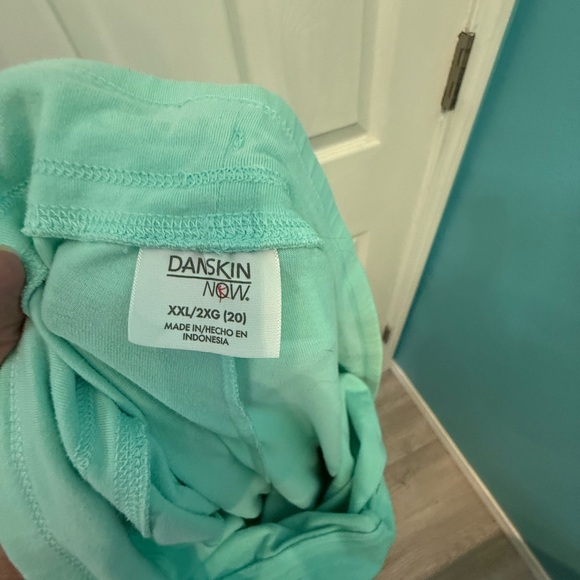 Women’s Capri Sweat Pants - Picture 2 of 5